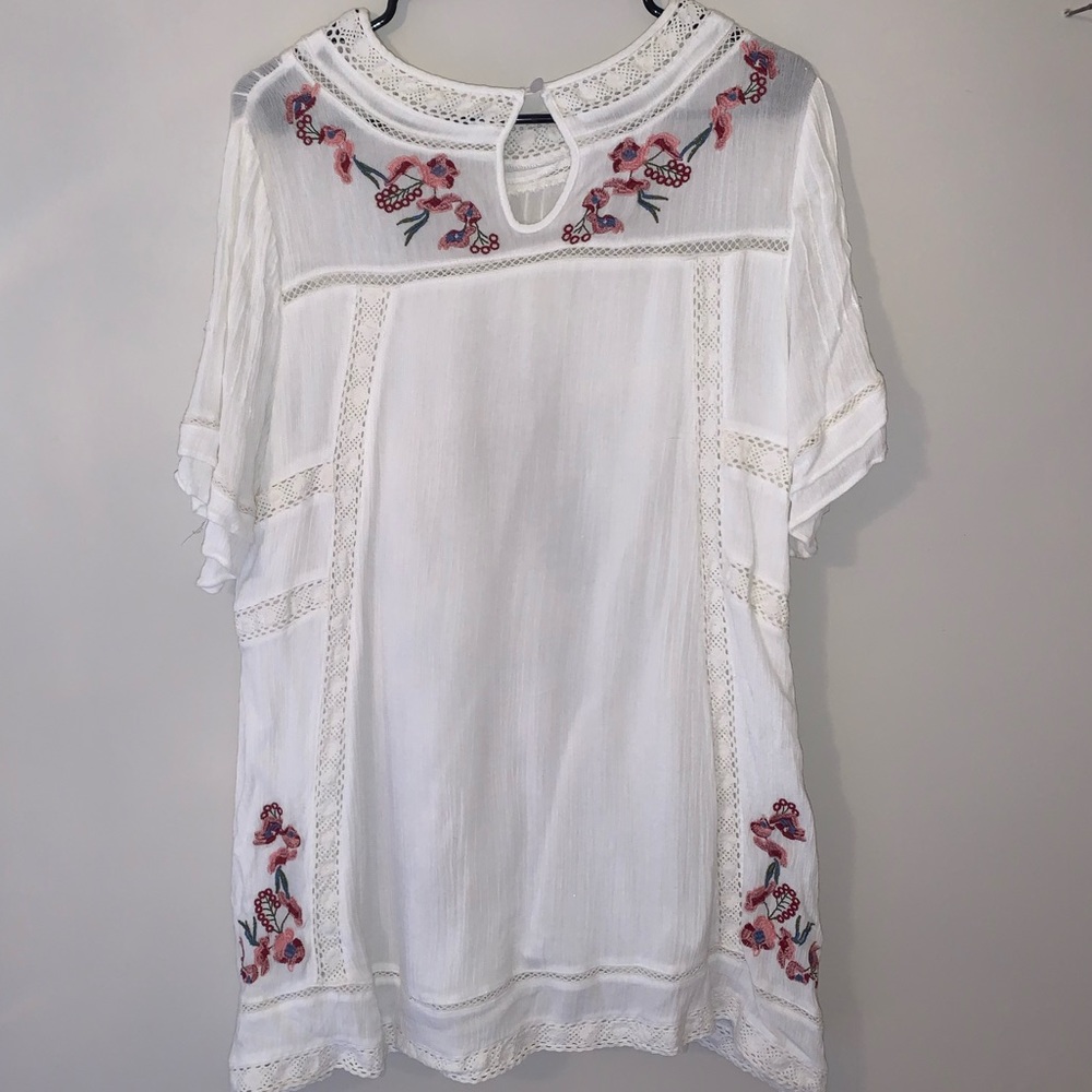 Embroidered dress - Picture 2 of 3